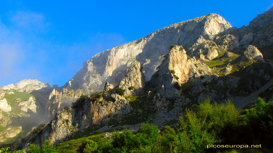 Foto: La montaña cercana al pueblo de Cabañes, La Liebana, Cantabria
