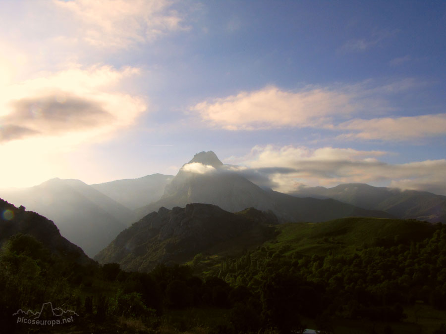 Foto: Vista desde el pueblo de Cabañes, La Liebana, Cantabria