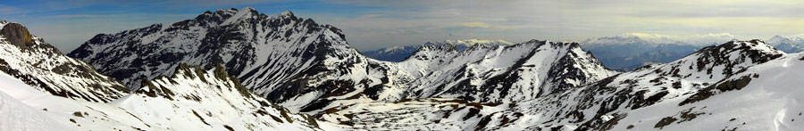 Foto: Macizo Oriental, Collado de Camara y a su derecha Cumbres Avenas desde la Horcadina de Covarrobres, La Liebana, Cantabria, Picos de Europa.