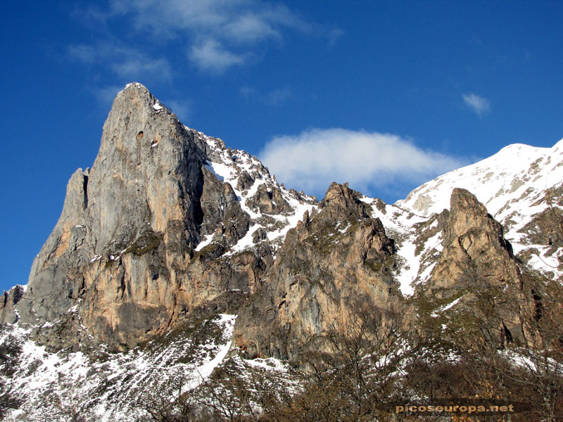 Foto: El Pico Valdecoro, impresionante desde la perspectiva de las Invernales de Igüedri