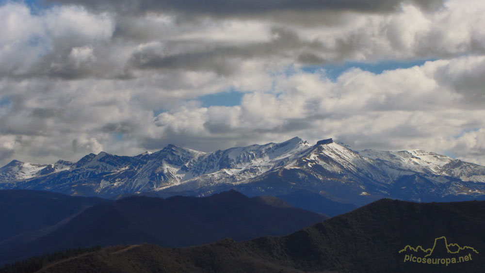 Foto: Peña Labra desde la subida a la Cruz de Viorna