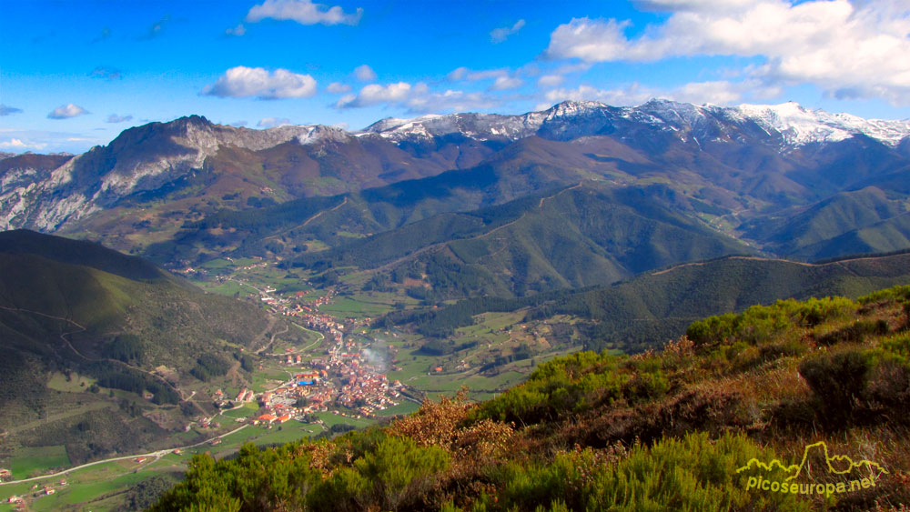 Potes desde la Cruz de Viorna, La Liebana, Cantabria, Picos de Europa