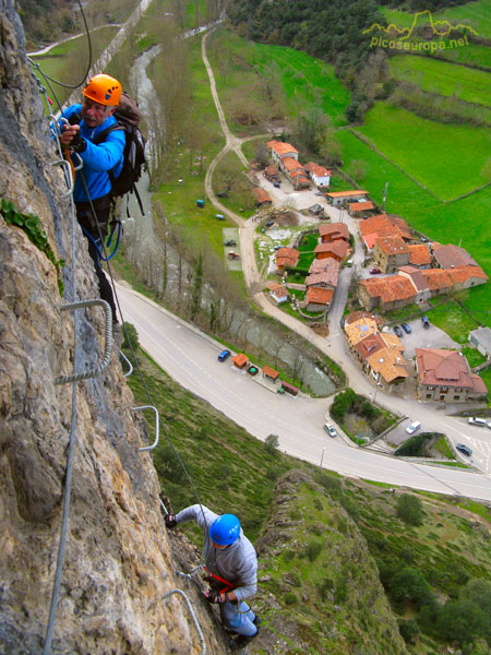 Ferrata de Los Llanos. Picos de Europa, La Liébana, Cantabria, España