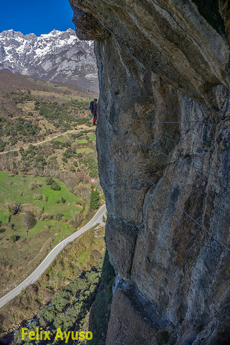 Ferrata de Los Llanos. Picos de Europa, La Liébana, Cantabria, España