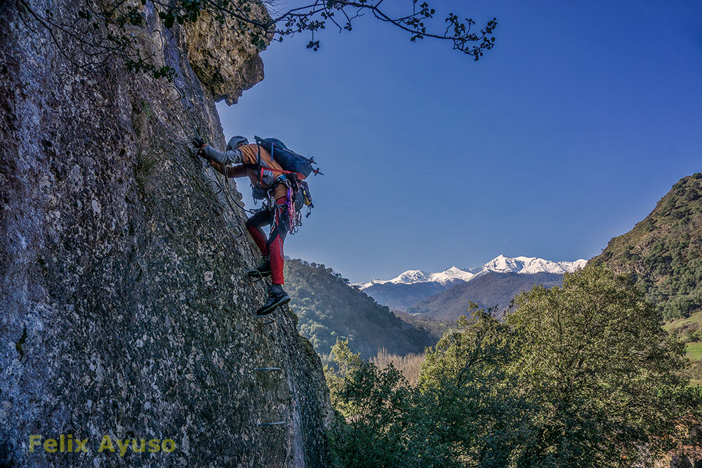 Ferrata de Los Llanos. Picos de Europa, La Liébana, Cantabria, España