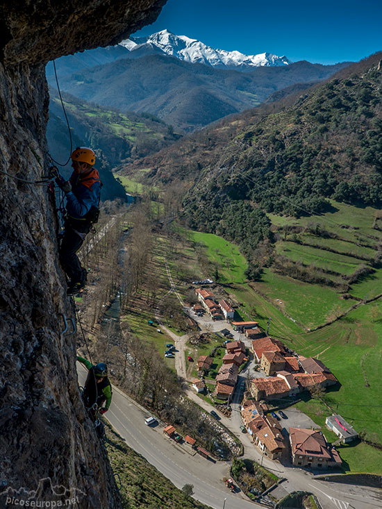 Ferrata de Los Llanos. Picos de Europa, La Liébana, Cantabria, España