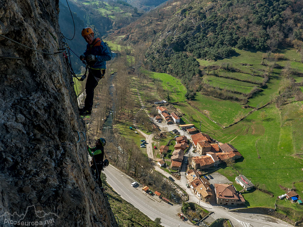 Ferrata de Los Llanos. Picos de Europa, La Liébana, Cantabria, España