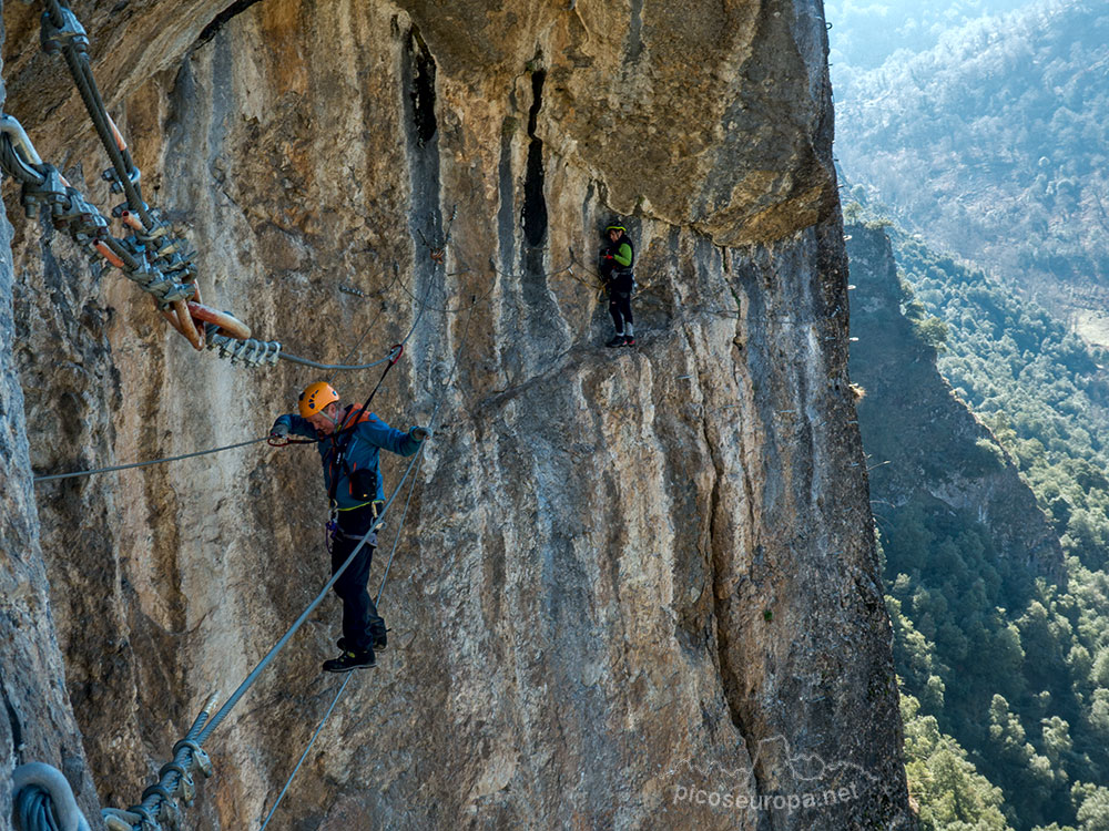 Ferrata de Los Llanos. Picos de Europa, La Liébana, Cantabria, España