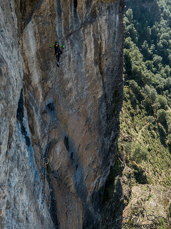 Ferrata de Los Llanos. Picos de Europa, La Liébana, Cantabria, España