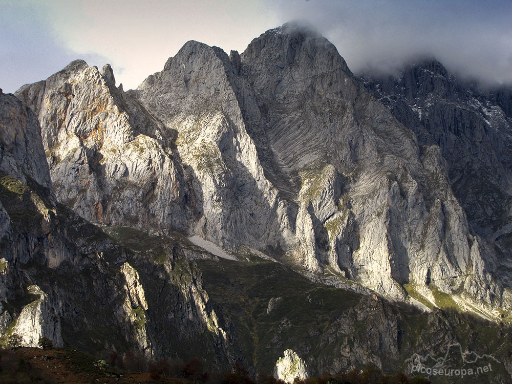 Pico Pozan con la famosa arista del Jiso, Macizo Oriental de los Picos de Europa