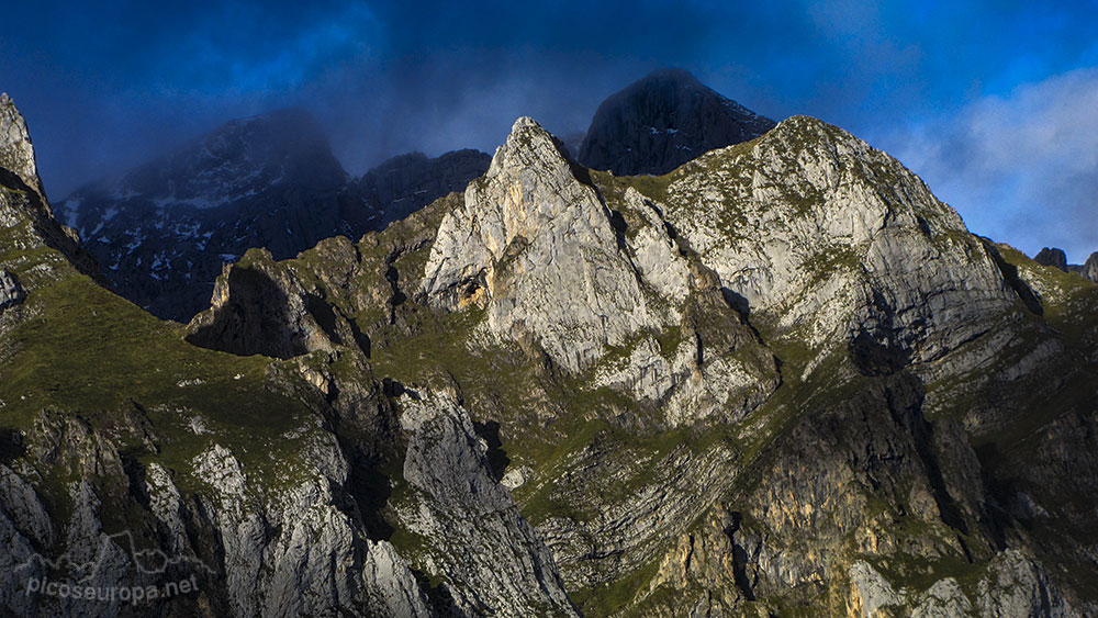 Vista desde la Ruta de Mogrovejo a Peña Oviedo, La Liebana, Cantabria, Picos de Europa, España