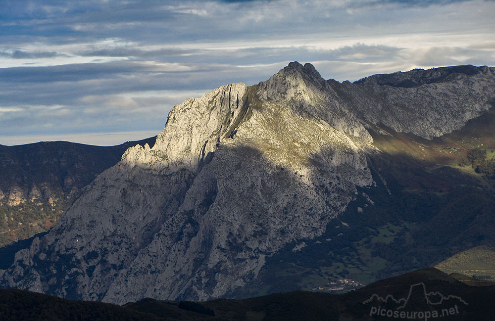 Peña Ventosa desde Peña Oviedo, La Liebana, Cantabria, Picos de Europa, España