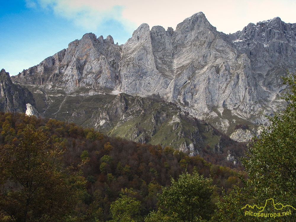 Ruta de Mogrovejo a Peña Oviedo, La Liebana, Cantabria, Picos de Europa, España