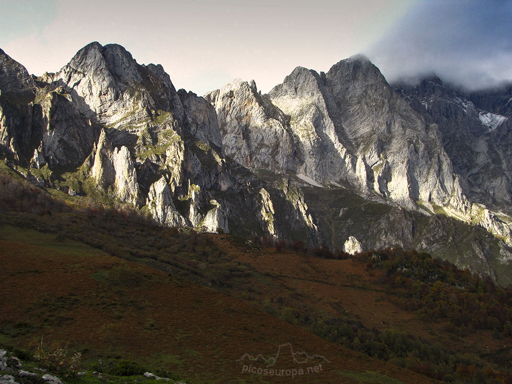 Pico Pozan y Prao Cortes desde Peña Oviedo, La Liebana, Cantabria, Picos de Europa, España