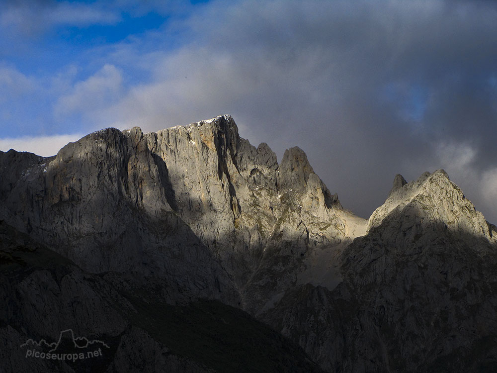 Pico Sagrado Corazón desde Peña Oviedo, La Liebana, Cantabria, Picos de Europa, España