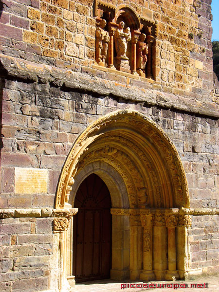 Portico de la Iglesia de Piasca, La Liebana, Cantabria