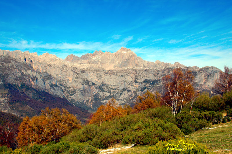 Vista desde el mirador situado al final del recorrido, Puertos de Salvoron, Cantabria, Picos de Europa