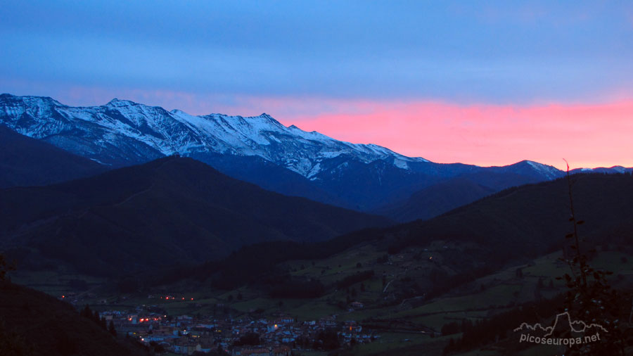 Amanece sobre Potes, La Liebana, Cantabria, Picos de Europa