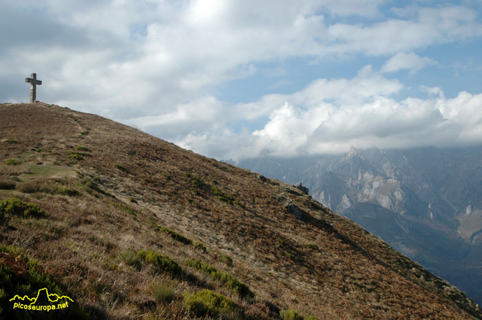 Foto: Cruz de Viorna, Picos de Europa, Cantabria