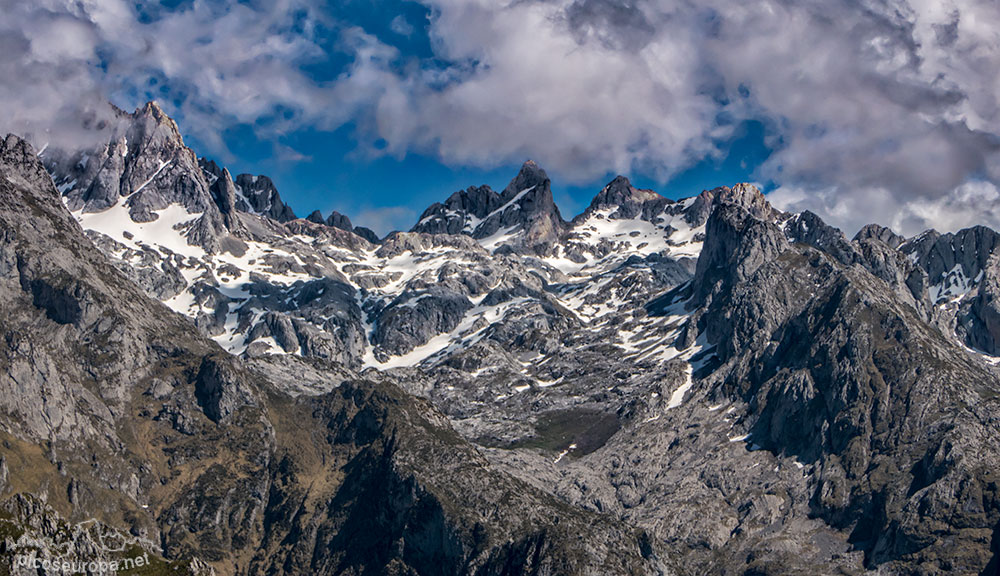 Cumbres de Picos de Europa desde el mirador de Amieva