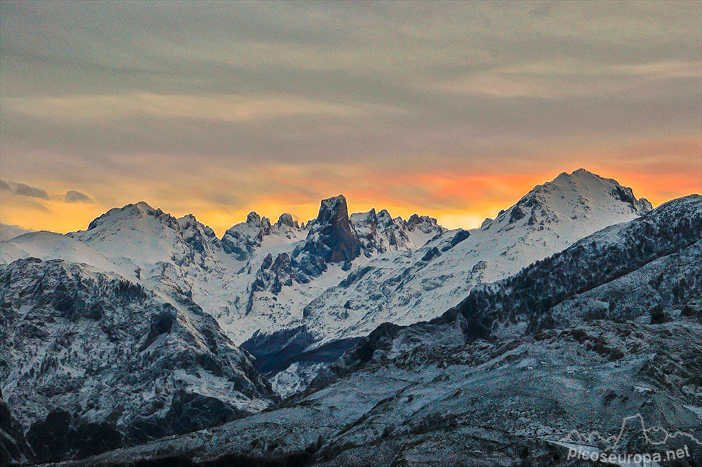 El Pico Urriellu (Naranjo de Bulnes) desde el Mirador Pedro Udaondo en Asiego, Cabrales, Asturias