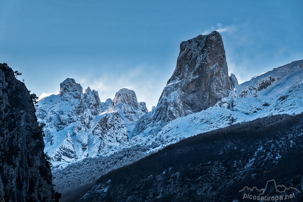 Foto: Picu Urriellu (Naranjo Bulnes) desde el mirador de Camarmeña, Picos de Europa.