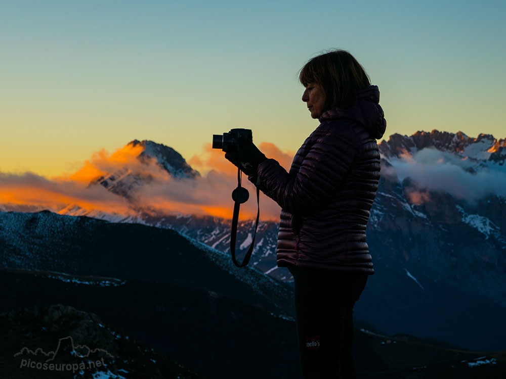 Puesta de sol desde el Mirador Collado de Llesba, Cordillera Cantabrica