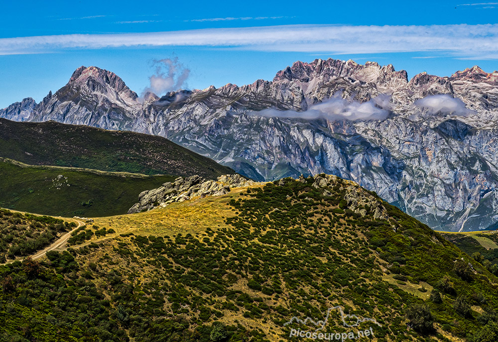 Picos de Europa desde el Mirador Collado de Llesba, Puerto de San Glorio, Cordillera Cantabrica