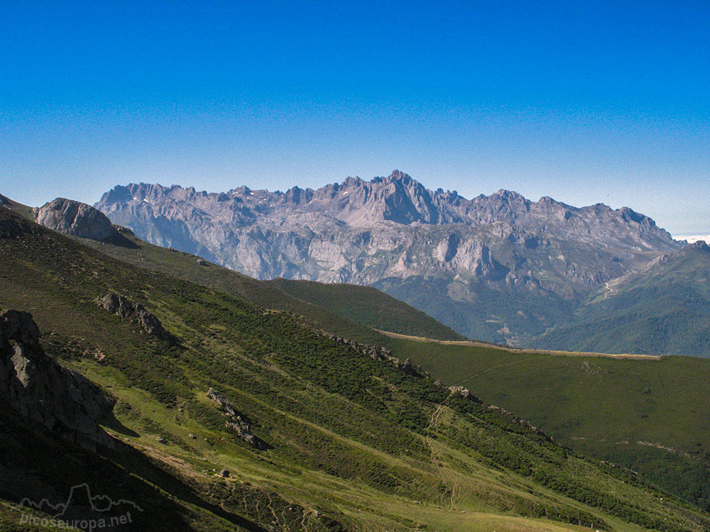 Picos de Europa desde el Mirador Collado de Llesba, Cordillera Cantabrica