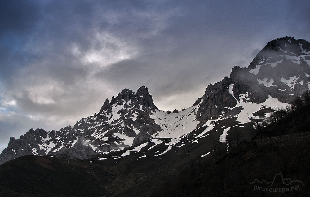 Foto: Torre del Friero y Collado de la Chavida, Parque Nacional de Picos de Europa