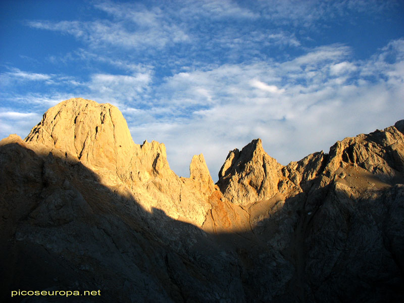 Collada Bonita al atardecer desde la cara sur del Picu de Urriellu, Picos de Europa, Parque Nacional, Asturias