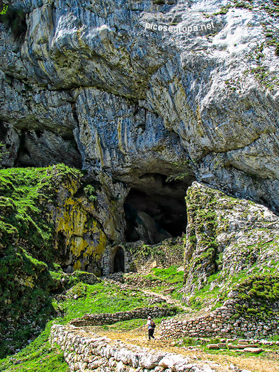 Foto: Aizkorri, entrada del Tunel de San Adrian, Pais Vasco