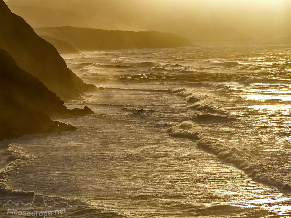 Foto: Puesta de sol desde Barrika, Bizkaia, Pais Vasco.