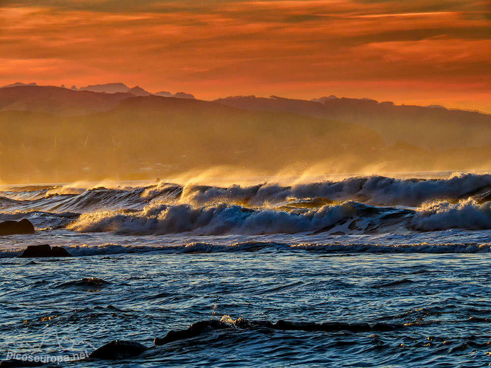 Foto: Puesta de sol en la playa de Barrika, Pais Vasco