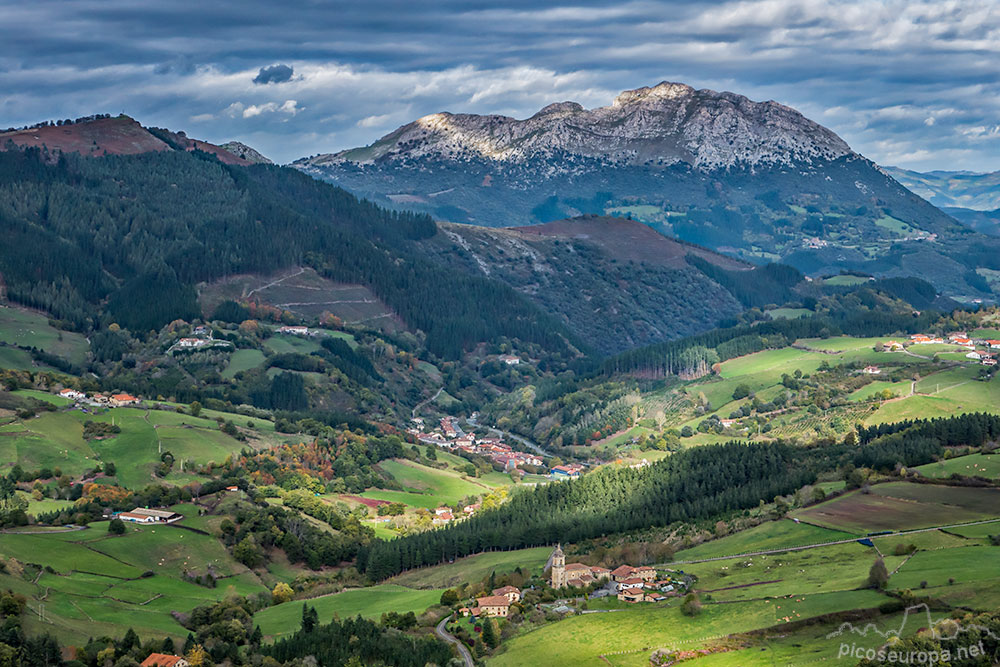 Desde la ermita de San Cristobal, junto al Puerto de Cruceta, Pais Vasco