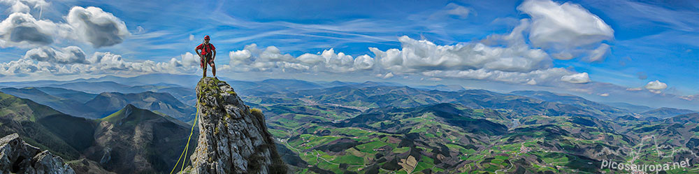 En la arista del Txindoki, Sierra de Aralar, Gipuzkoa, Pais Vasco