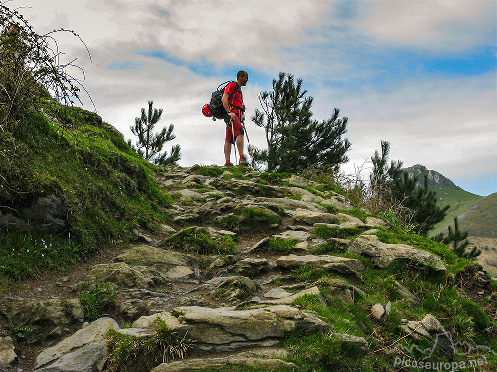 Camino de subida al Txindoki desde Larráiz