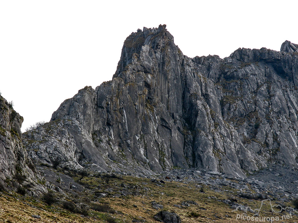 Uno de los pocos tramos verticales de la Arista del Txindoki