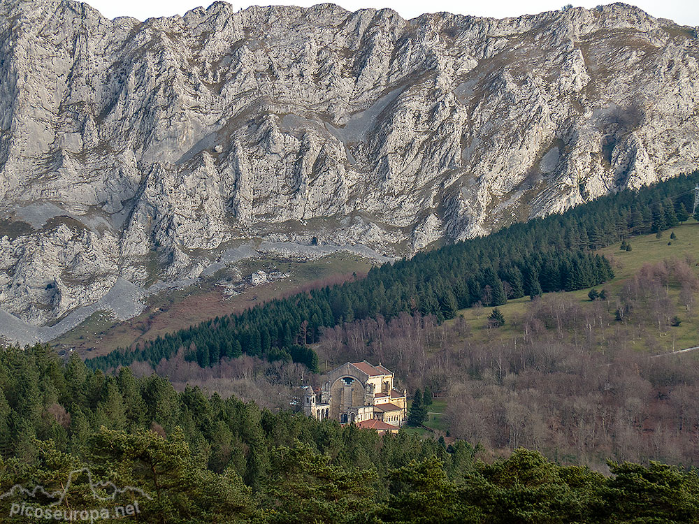 Foto: Santuario de Urkiola, Parque Natural de Urkiola, Pais Vasco