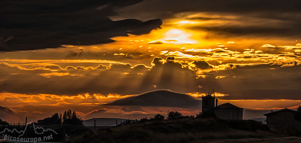 Foto: Puesta de sol en Zalduendo, Alava, Pais Vasco