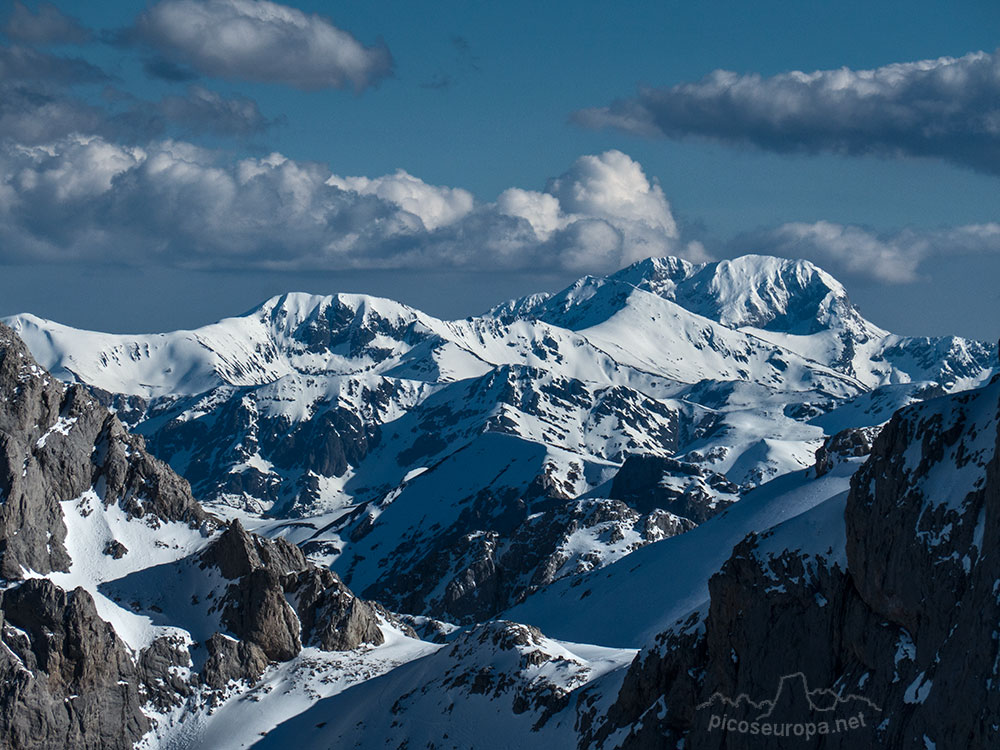 El Pico Espigüete en la montaña Palentina desde el Refugio de Cabaña Verónica en el Macizo Central de Picos de Europa