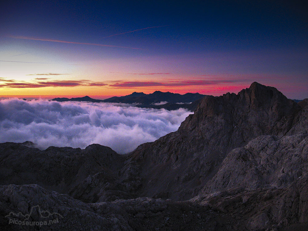 Foto: Puesta de sol desde las proximidades de Cabaña Verónica, Picos de Europa.