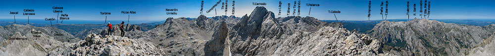 Foto: Vista desde la cumbre del Pico de Cabrones, Picos de Europa