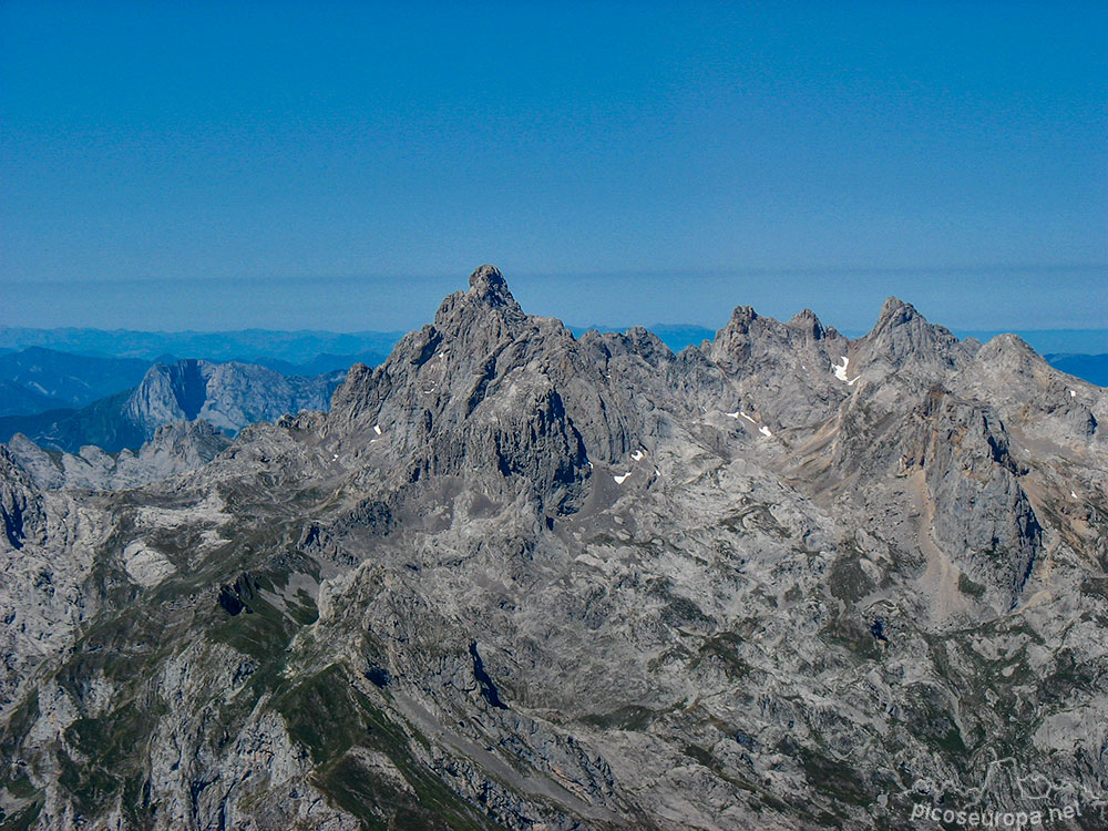 Foto: Peña Santa desde la cumbre del Pico de Cabrones