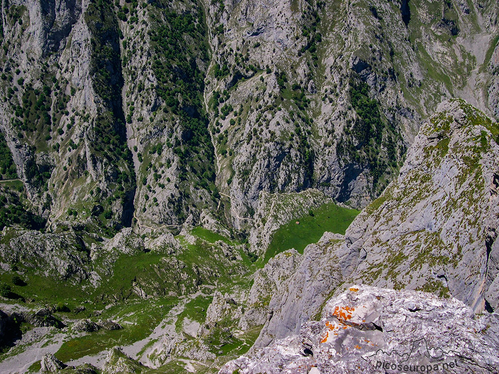 Canales del Cares hacia el Macizo Occidental de Picos de Europa