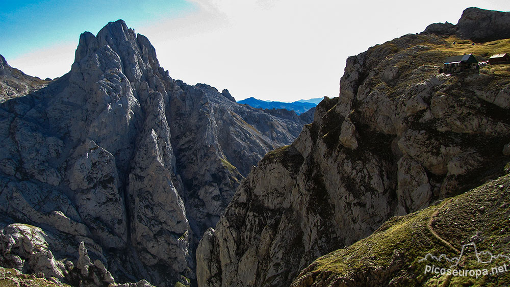 Refugio de Collado Jermoso y la Torre del Friero, Picos de Europa, León