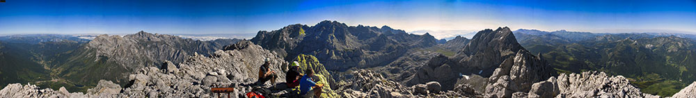 Foto: Panorámica desde la Torre del Friero (2.445m), Macizo Central de Picos de Europa, León, España