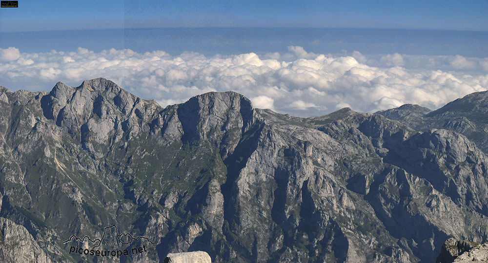 Foto: Panorámica desde la Torre del Friero (2.445m), Macizo Central de Picos de Europa, León, España