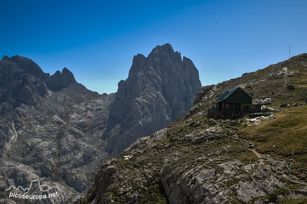 Foto: Torre del Friero desde el Refugio de Collado Jermoso, Picos de Europa, León