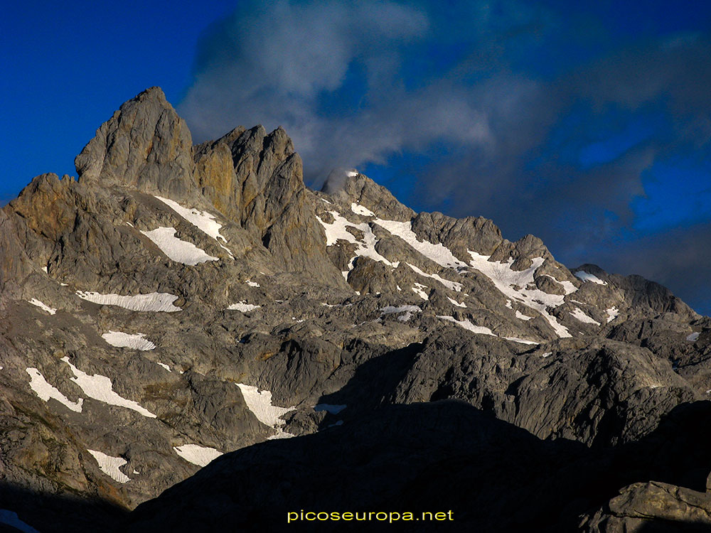 Foto: El pico Madejuno desde las proximidades del Collado de Fuente Escondida